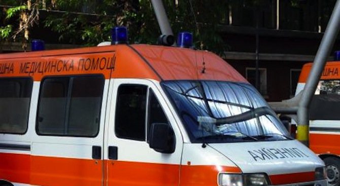 Шофьор блъсна майка с дете на пешеходна пътека