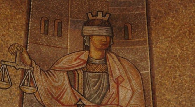 1300 лв. глоба за майка, ударила директорка на детска градина