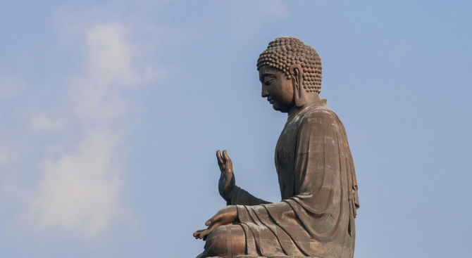 На 29 декември 1993 г. е издигната най-високата статуя на открито на седящ Буда