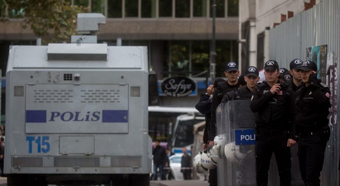 Властите в Турция обявиха нападението в Истанбул за тероризъм
