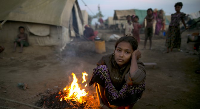 Мианмар разследва издевателства над рохингите