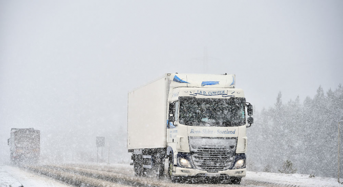 Три румънски магистрали са затворени заради сняг и виелица