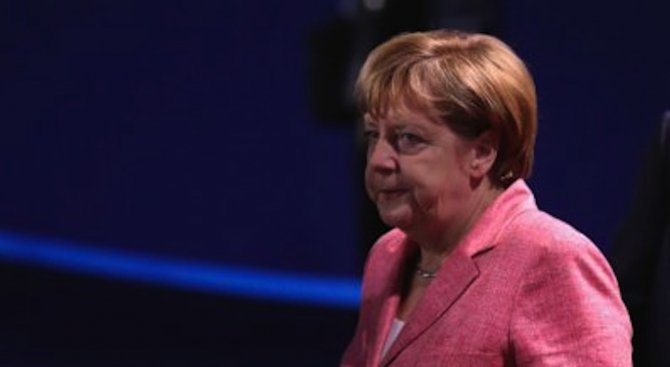Меркел обсъжда изпълнението на бежанското споразумение между ЕС и Турция