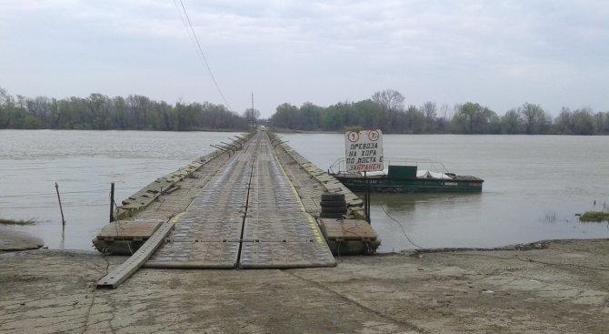 Затворен за автомобили е мостът, свързващ затвора в Белене с града