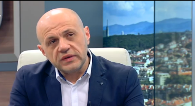 Томислав Дончев: Иска ми се да избягам от много неща, най-вече от простотията
