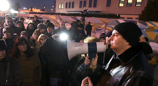 Напрежение в кв. &quot;Красна поляна&quot;, полиция спря ромите, блокирано бе кръстовище