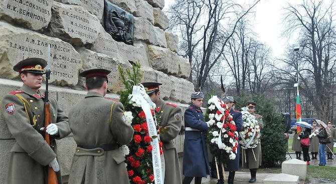 БЧК организира поклонение пред Докторския паметник в София