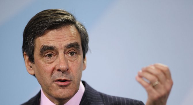 Директорът на предизборната кампания на Франсоа Фийон подаде оставка