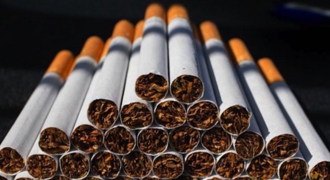 Откриха над 18 000 къса контрабандни цигари в багажника на &quot;Ауди&quot;