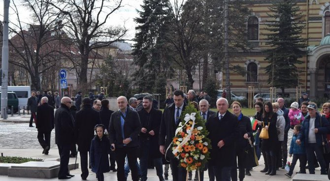 ПП ГЕРБ София поднесе венец на паметника на Незнайния воин (снимки)