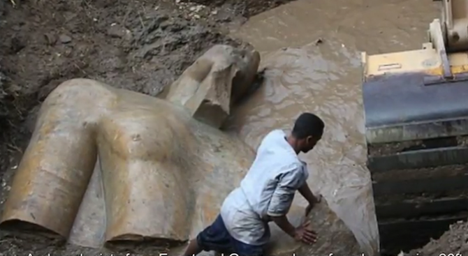 Археолози откриха 8-метрова статуя на Рамзес II в Кайро