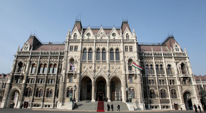 Парламентът на Унгария върна транзитите зони за имигрантите