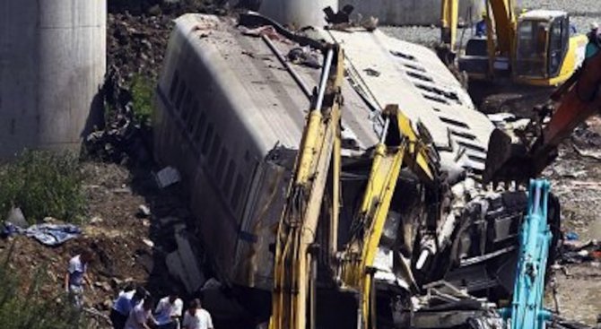 Влак се вряза в автобус в Мисисипи, най-малко четирима са загинали