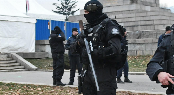 България е шампион на ЕС по разходи за полиция и отбрана