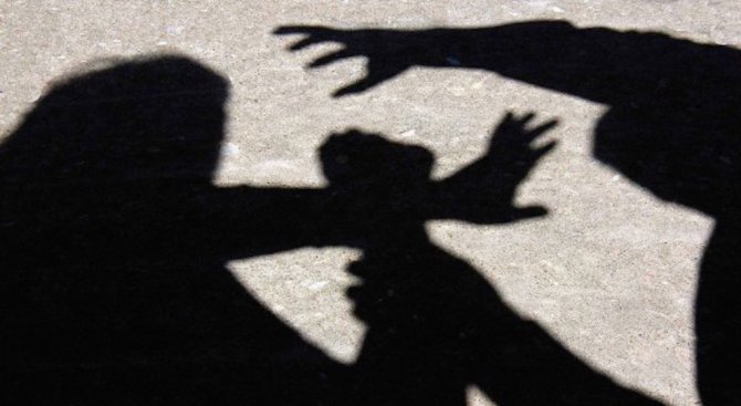 Деветокласник беше нападнат в час от двама по-големи ученици