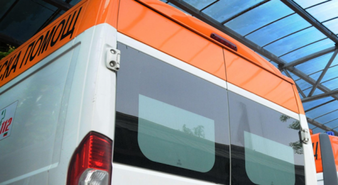 Автобус и кола катастрофираха в София, има пострадали (обновена)