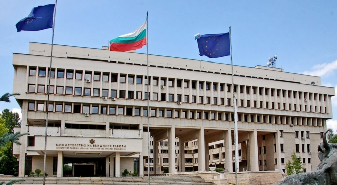 МВнР: Няма сигнали от български граждани във връзка с нападението на летище „Орли“
