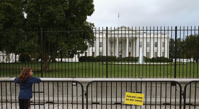 Жена се опита да прескочи оградата на Белия дом