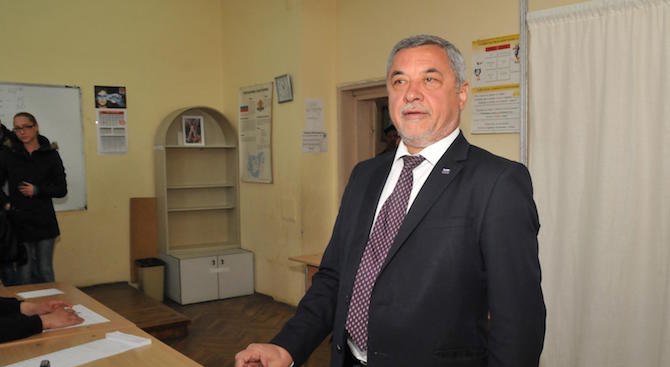 Симеонов: Гласувах за този, който няма да допусне вмешателство на Турция във вътрешните ни работи (с