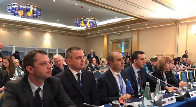 Дол очаква България да има стабилно правителство