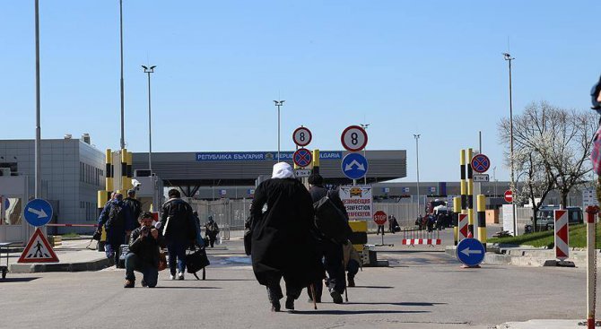 ДОСТ прецакаха изселниците, трябва да си купят билети, за да се приберат в Турция