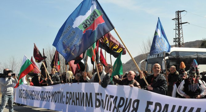 И ДПС сезира Цацаров за блокадата на границата