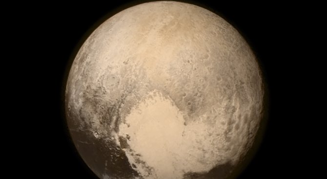 Мистериозни области на Плутон може да съдържат вещества отпреди раждането на Слънчевата Система