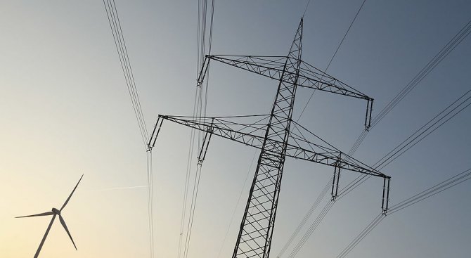 От 1 април цената на тока за битовите потребители ще се се повиши с близо 1%