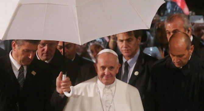 Папа Франциск поиска спешни действия в защита на цивилните в Ирак