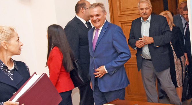 Румен Петков подаде сигнали срещу ДОСТ и "Воля"