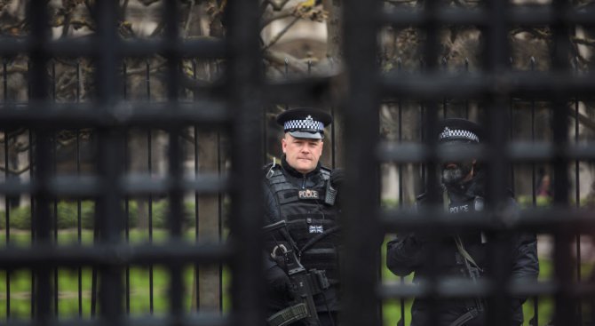 Арестуваха още шест души за побоя над кандидат за убежище в Лондон