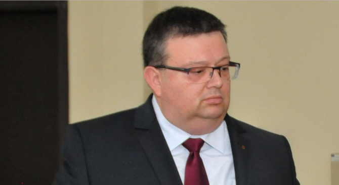 Цацаров иска уволнението на 4-ма прокурори, дава ги на дисциплинарен съд