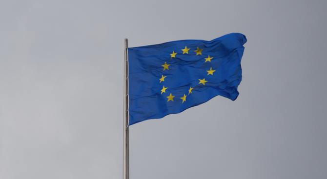 ЕС предупреди Лондон, че не може да има паралелни преговори за Брекзит и за търговията