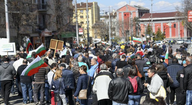 Жителите на кв. „Красна поляна“ излязоха на протест с искане за събаряне на Виетнамските общежития