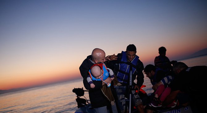 Близо 32 000 мигранти са пристигнали в Европа от началото на годината през Средиземно море