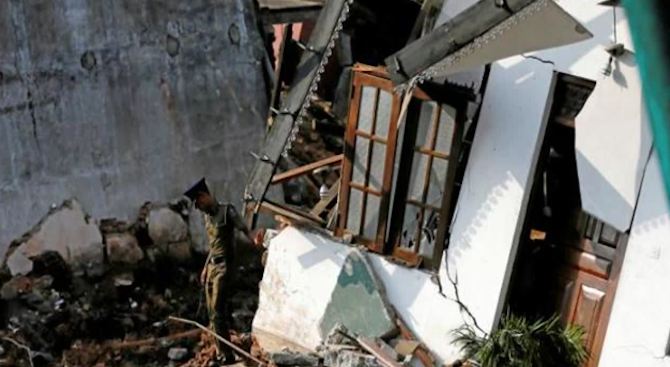 Десет загинаха и много са в неизвестност при срутване на сметище в Шри Ланка (видео)