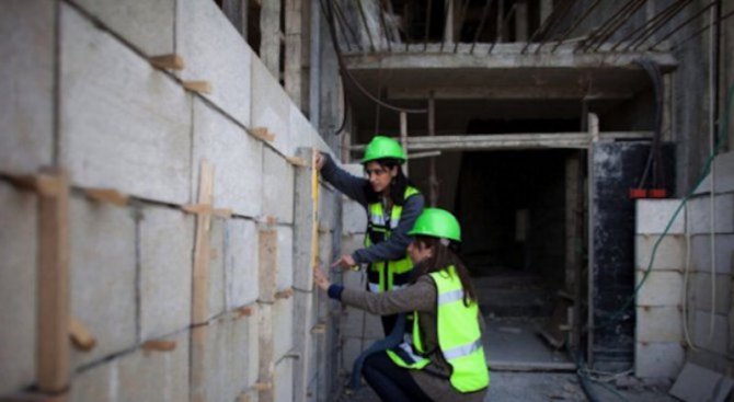 Изловиха 35 души без трудови договори да работят по строежите в София
