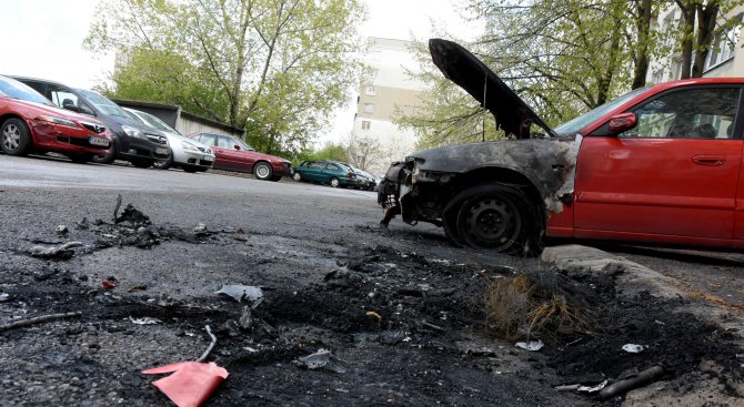 Подпалиха колата на жената на бизнесмен в София (снимки)
