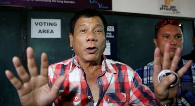 Филипинският президент беше обвинен в масово убийство