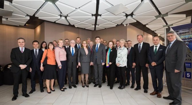 Вицепремиерът Деница Златева се срещна с посланиците от ЕС