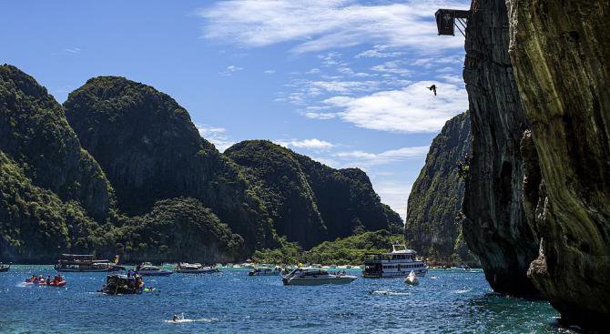 Тайланд затваря временно залива Мая