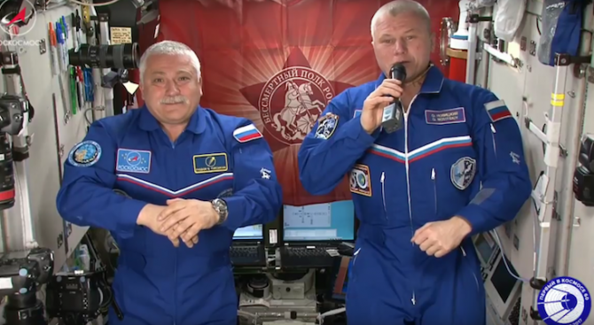 Поздрав от Космоса за Деня на Победата (видео)
