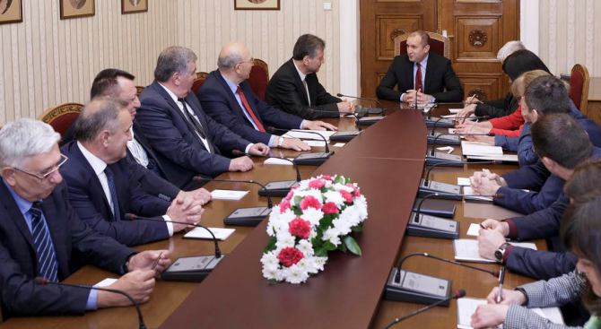 Президентът се срещна с Камарата на строителите в България