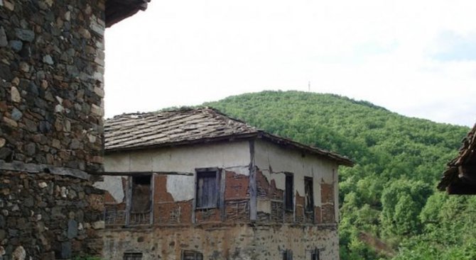 Село Лозен с повече население от 145 града