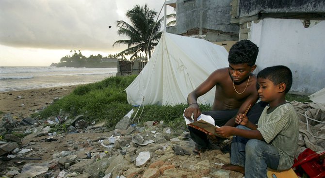 91 души загинаха при наводнения и свлачища в Шри Ланка