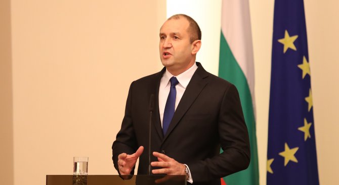 Радев писа до кралица Елизабет