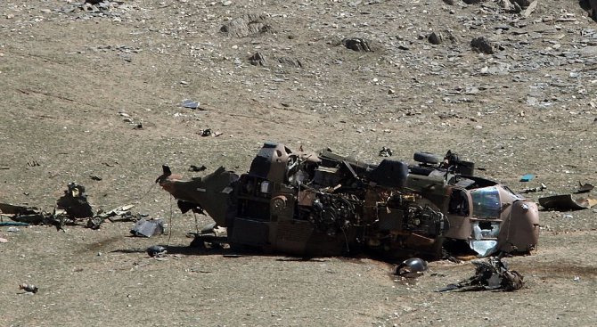 Турски топвоенни загинаха след падане на хеликоптер