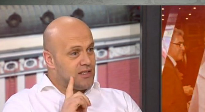 Човекът, заплашвал президента: Радев трябва да разбере каква лисица е Нинова (видео)