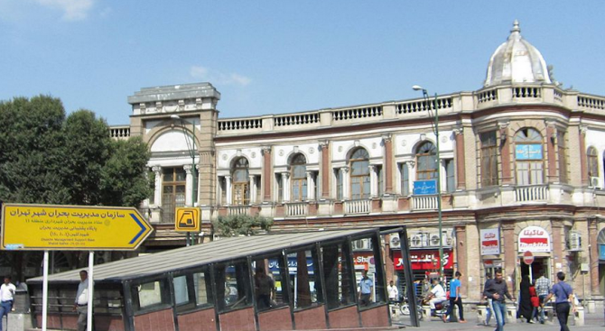 Десетки ранени при сблъсък на два влака на метрото в Техеран