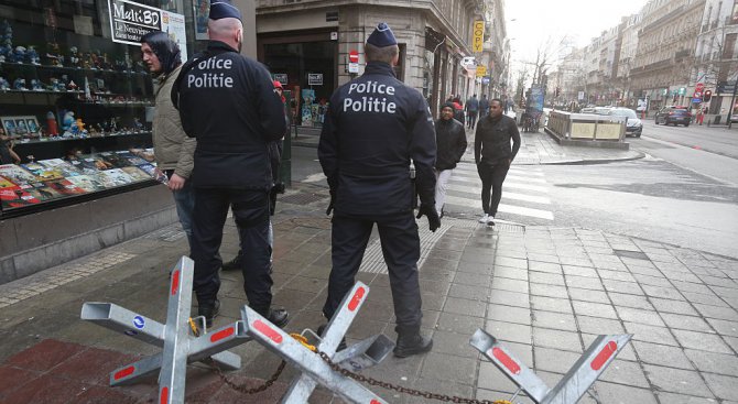 В Брюксел задържаха 12 души заради атентатите от миналата година
